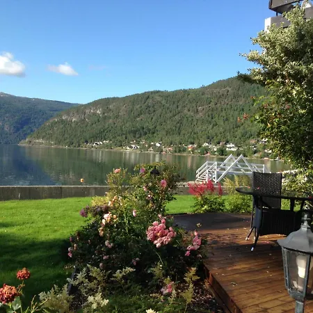 ホテル Fjordhotell Innvik